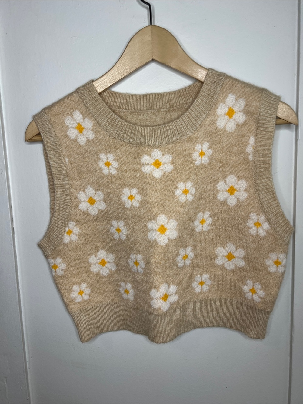 Daisy Knit Sweater Vest - Beige
